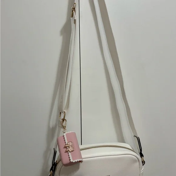 Juicy Couture White Crossbody Bag & Bath Body Works Hand Sanitizer - Picture 2 of 7